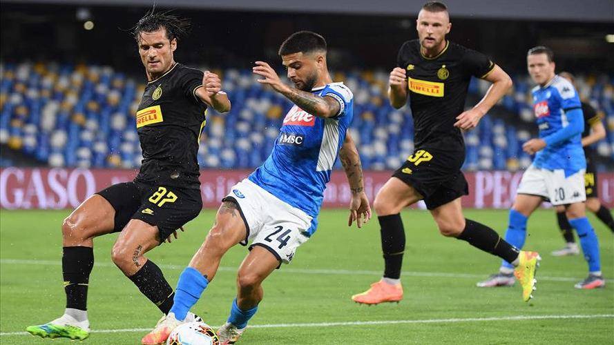 间通过长传 间通过长传